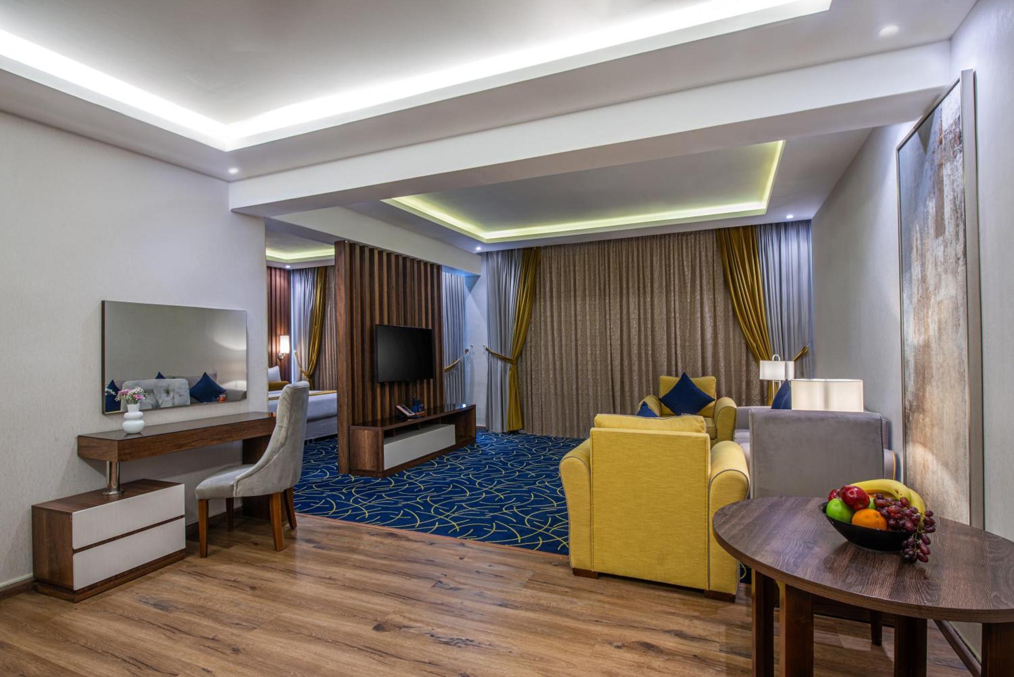 The Palace Hotel Suites Khamis Mushait Exterior photo