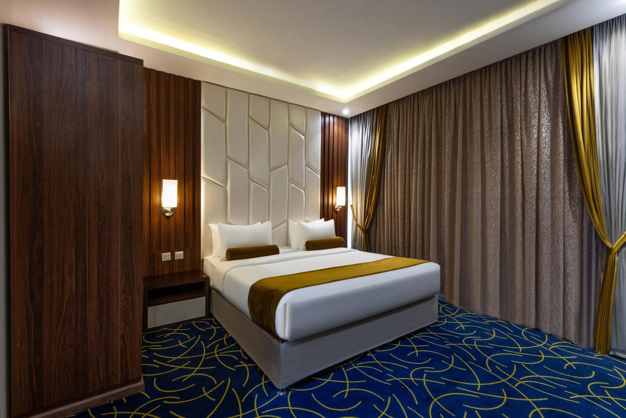 The Palace Hotel Suites Khamis Mushait Exterior photo